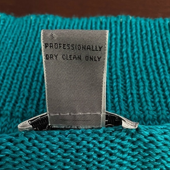 Lauren Cole Petites Faux Pearl Embellished V-Neck Sweater – Turquoise Cream Gold - Picture 10 of 10